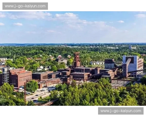 从山巅小镇到工业心脏:海登海姆与杜伊斯堡的绿茵宿命之战 从山巅小镇到工业心脏:海登海姆与杜伊斯堡的绿茵宿命之战